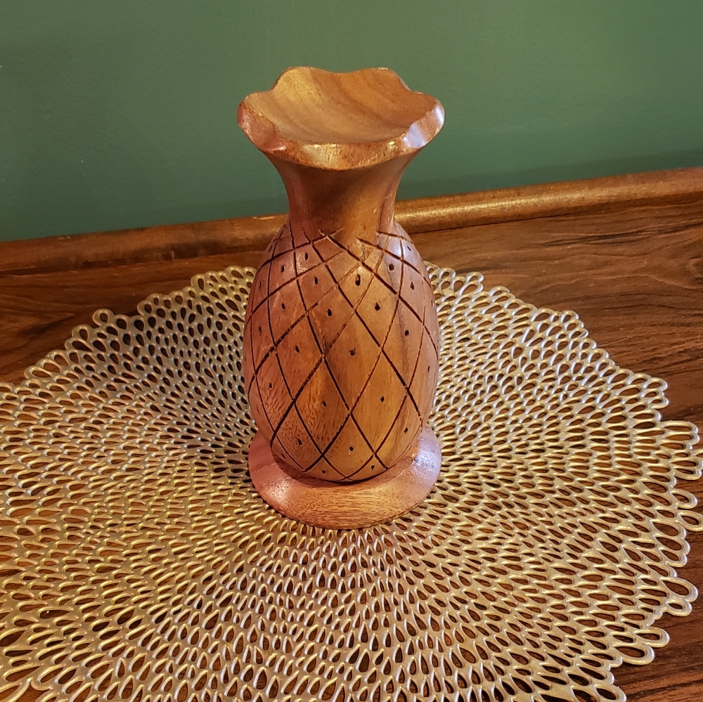 Monkey-Pod Wood Pineapple